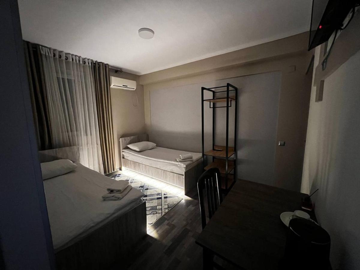 Ave Hotel Osh Luaran gambar
