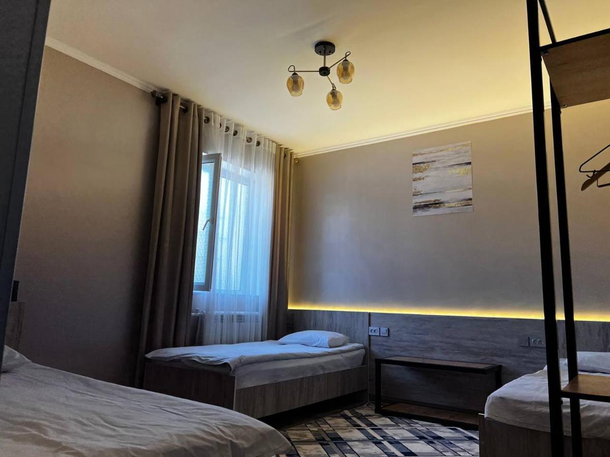 Ave Hotel Osh Luaran gambar