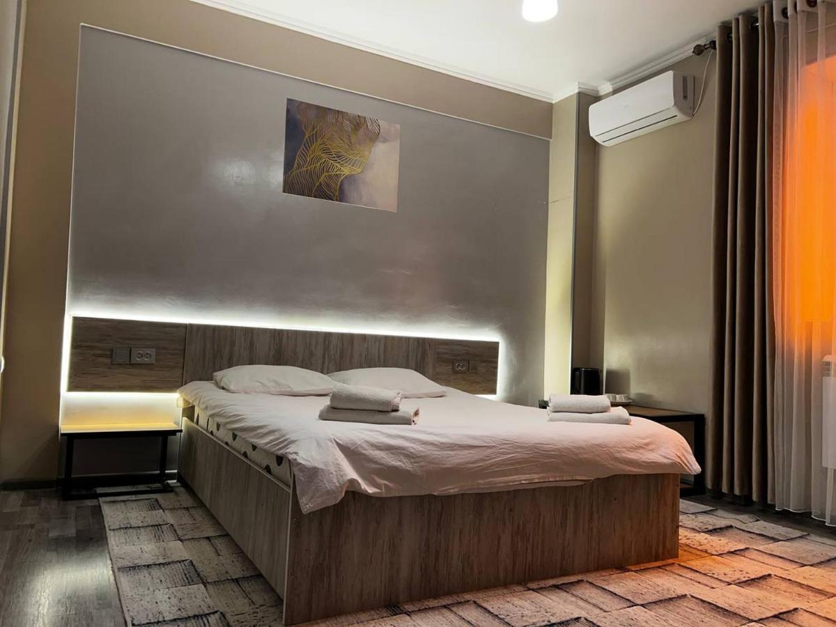Ave Hotel Osh Luaran gambar