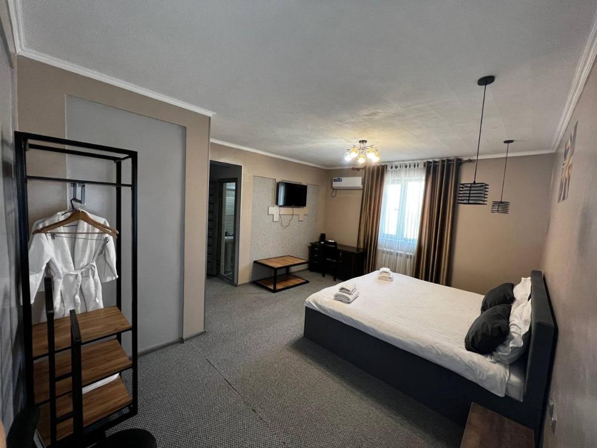 Ave Hotel Osh Luaran gambar
