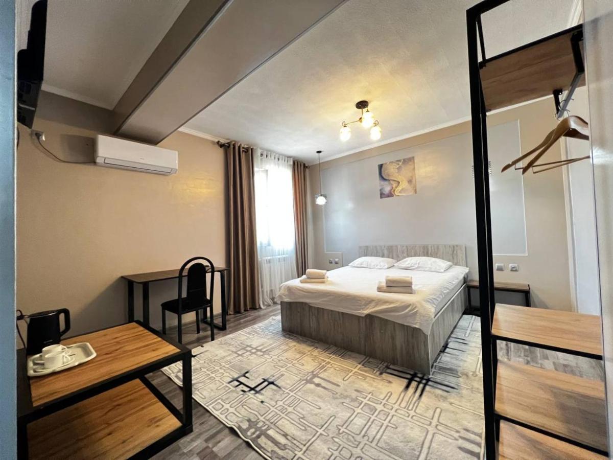 Ave Hotel Osh Luaran gambar