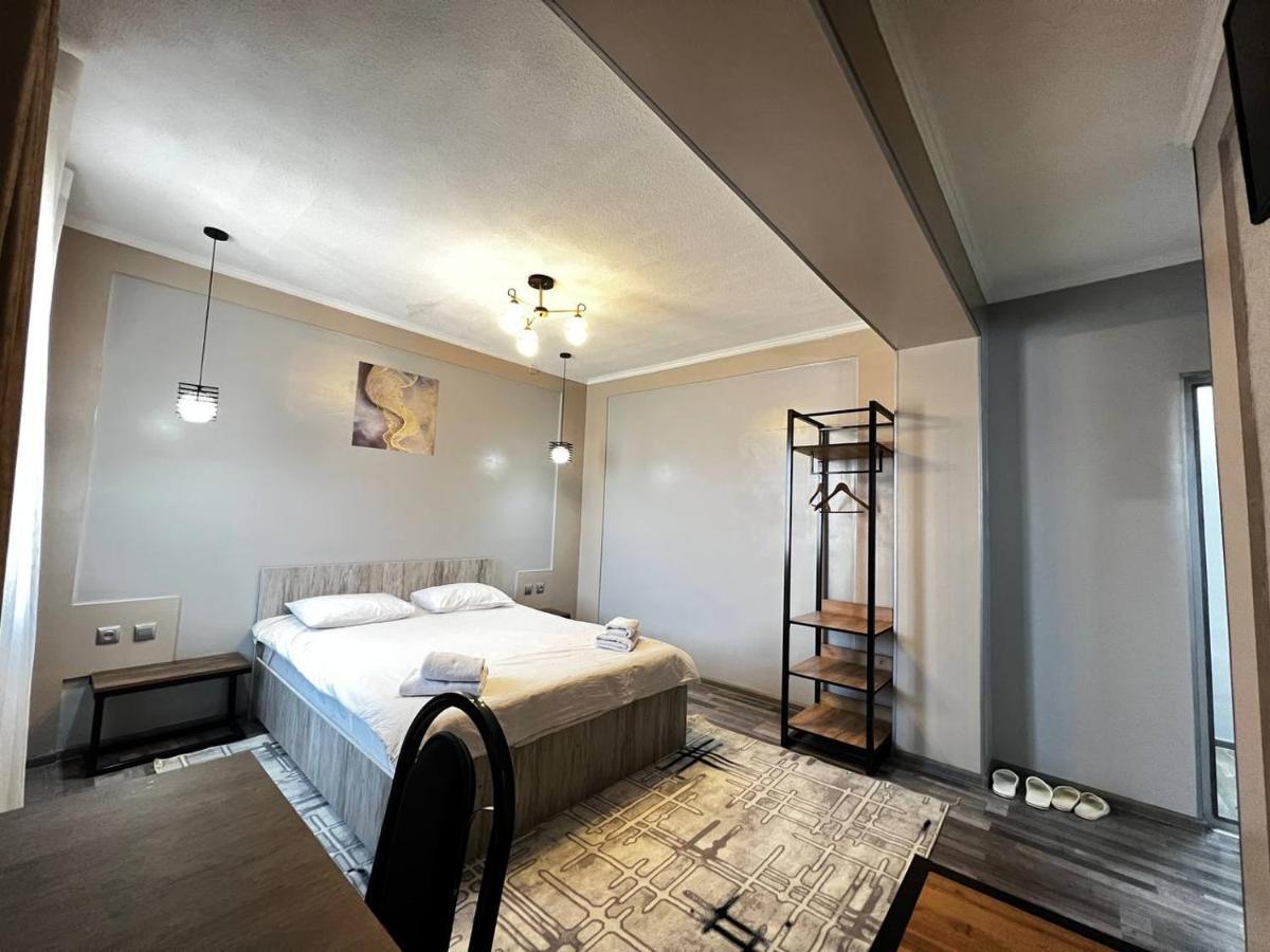 Ave Hotel Osh Luaran gambar