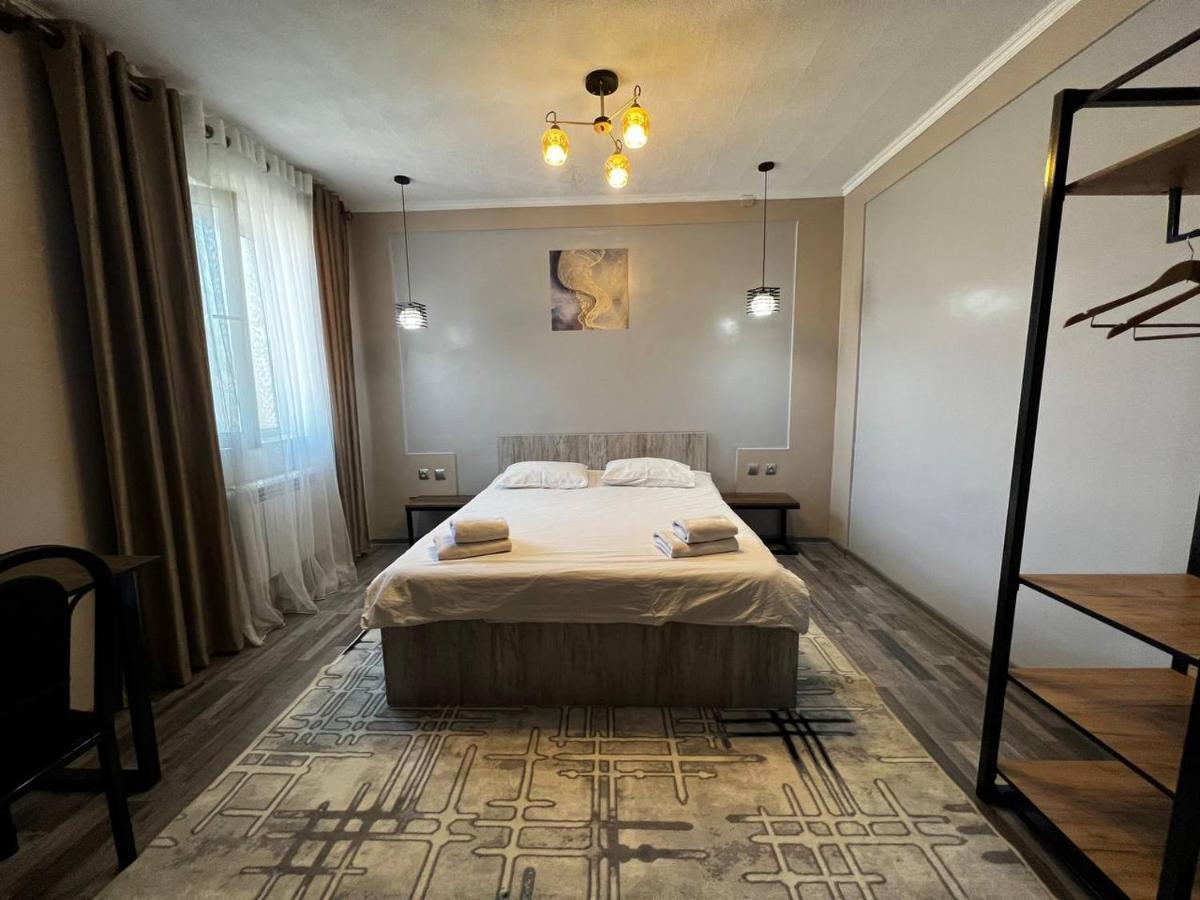 Ave Hotel Osh Luaran gambar
