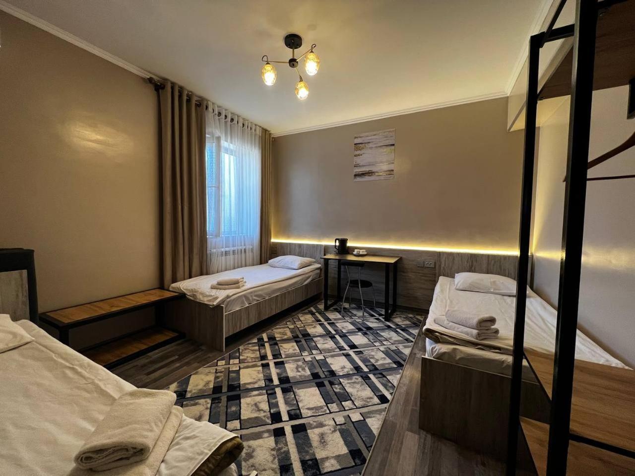 Ave Hotel Osh Luaran gambar