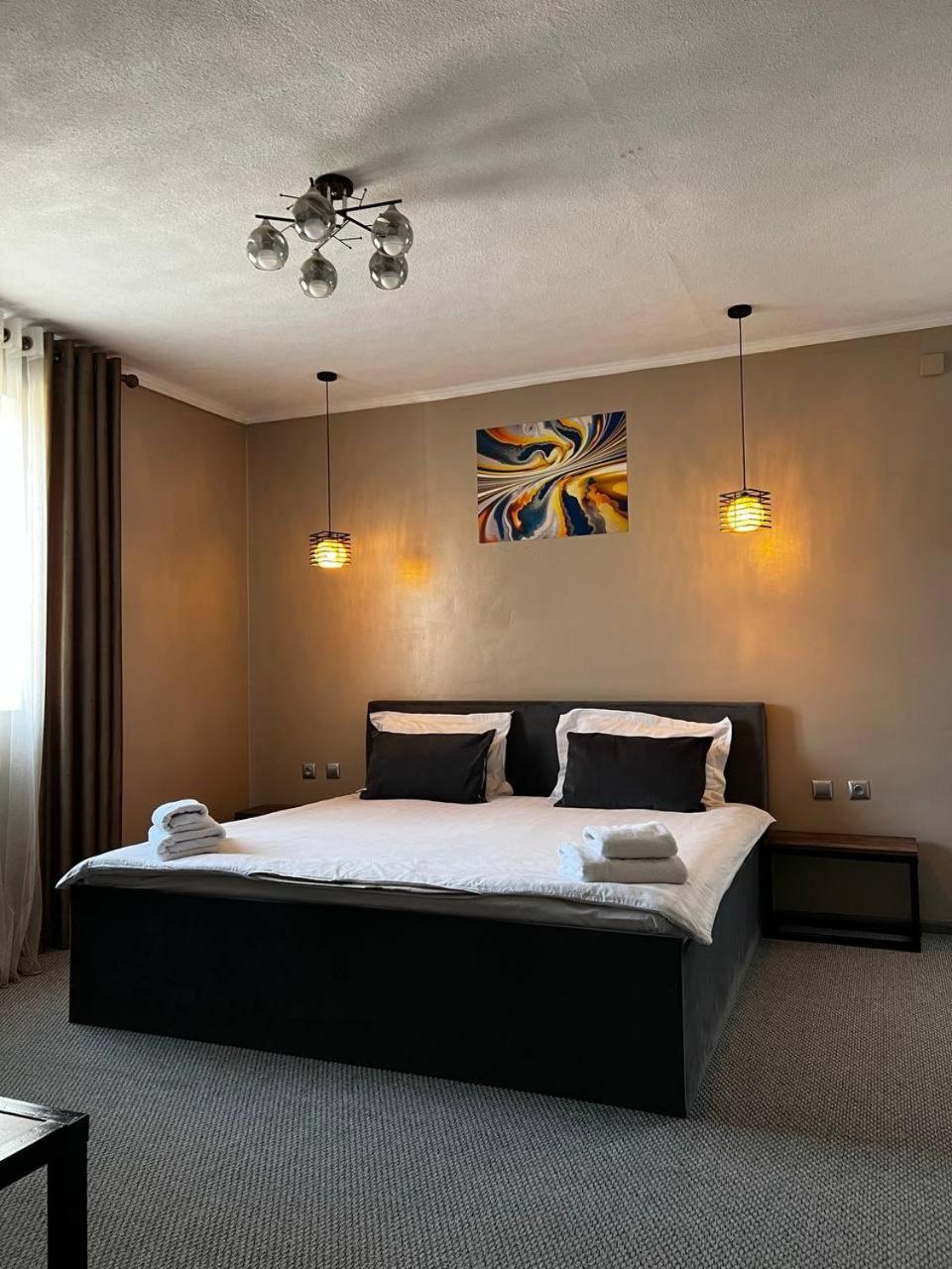 Ave Hotel Osh Luaran gambar